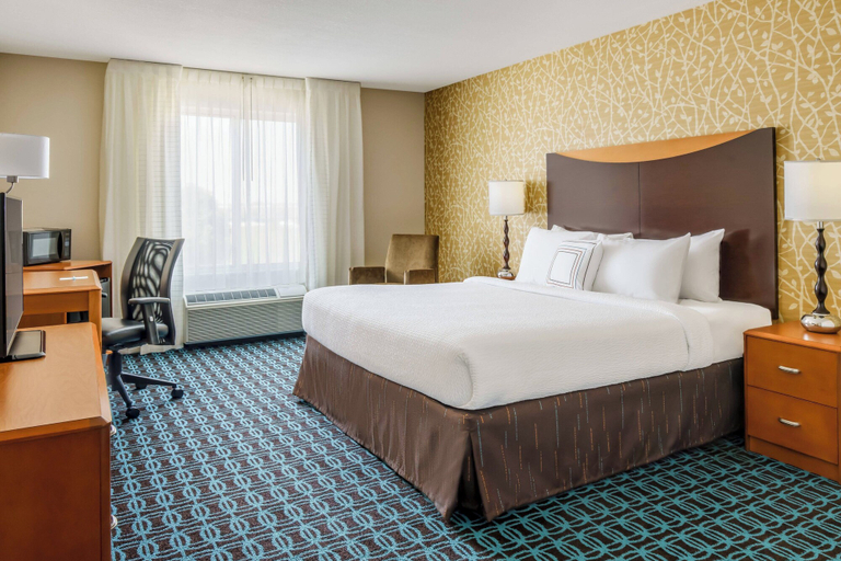 Bedroom 3, Fairfield Inn & Suites by Marriott Peoria East, Tazewell