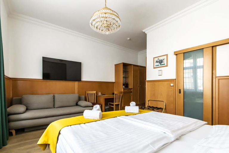 Bedroom 2, Hotel Corvinus, Wien