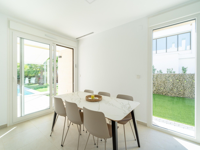 Dining 4, Elegant Home With Pool, Alicante
