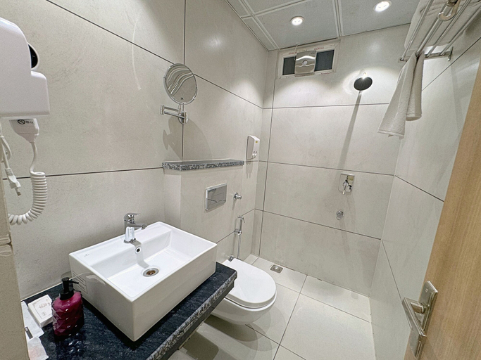 Bathroom 11