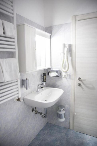 Bathroom 4, Hotel Eden, Brescia