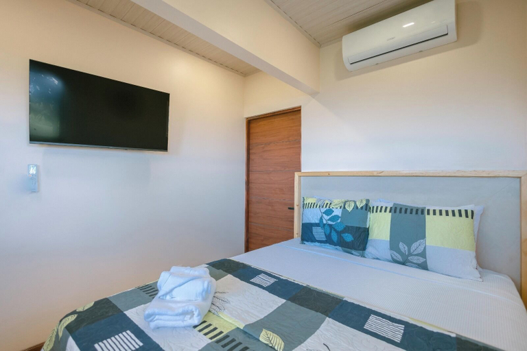 Bedroom 2, Mountain Top Park Hotel, Aguirre