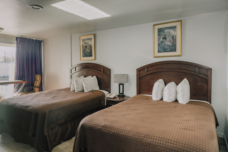 Bedroom 3, La Hacienda Motel, Seattle