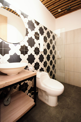 Bathroom 4, Lexum by Bernalo Hotels, Medellín