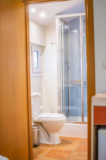 Bathroom 4, Platamon Centrale, Central Macedonia