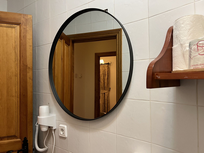 Bathroom 3, Las Casucas de Remoña, Cantabria