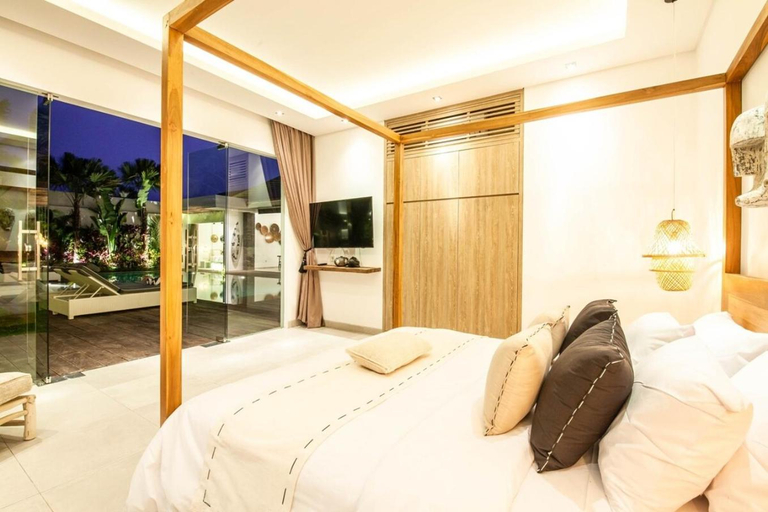 Bedroom 2, Modern 4 BR Villa 400m to the Beach in Canggu, Badung