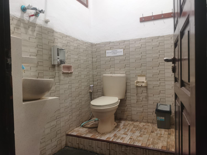 Bathroom 9