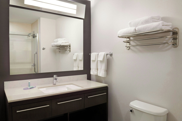 Bathroom 4, TownePlace Suites by Marriott London, Middlesex