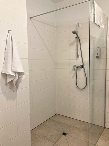 Bathroom 4, Reload by BestChoice - Parking - Self Check-in, Graz