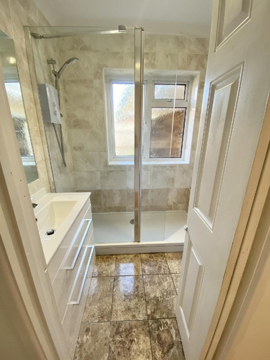 Bathroom 3, Daisy Cottage, Hampshire