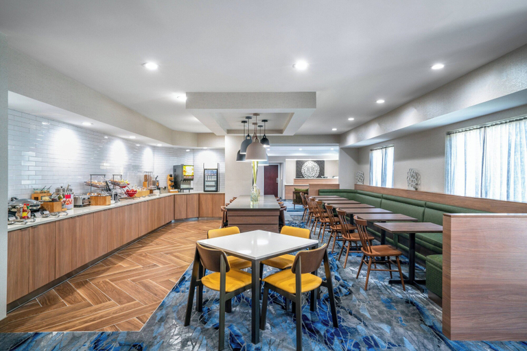 Food & Drinks 5, Fairfield Inn & Suites Memphis I-240 & Perkins, Shelby