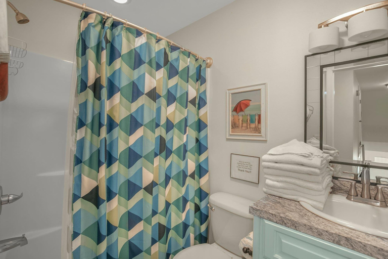 Bathroom 4, Haven Harbor, Baldwin