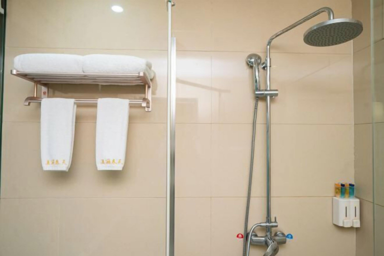 Bathroom 3, Mangshi Beautiful Spring Business Hotel, Dehong Dai and Jingpo