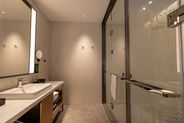 Bathroom 4, Hampton by Hilton Dongguan Liaobu Songshan Lake Avenue, Dongguan