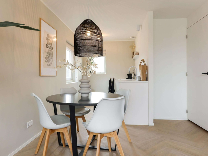 Dining 3, Suite in Vrouwenpolder Near North Sea Beach, Veere