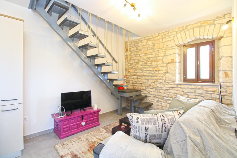 Others 4, Apartment 2323, Žminj