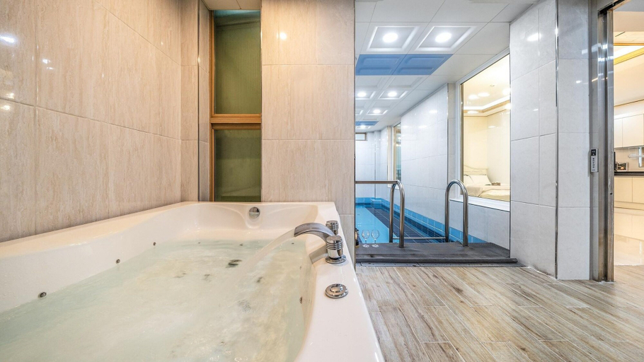Bathroom 7