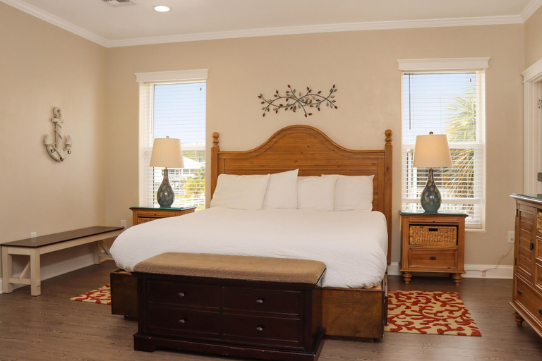 Bedroom 3, Farr Away Living, Gulf