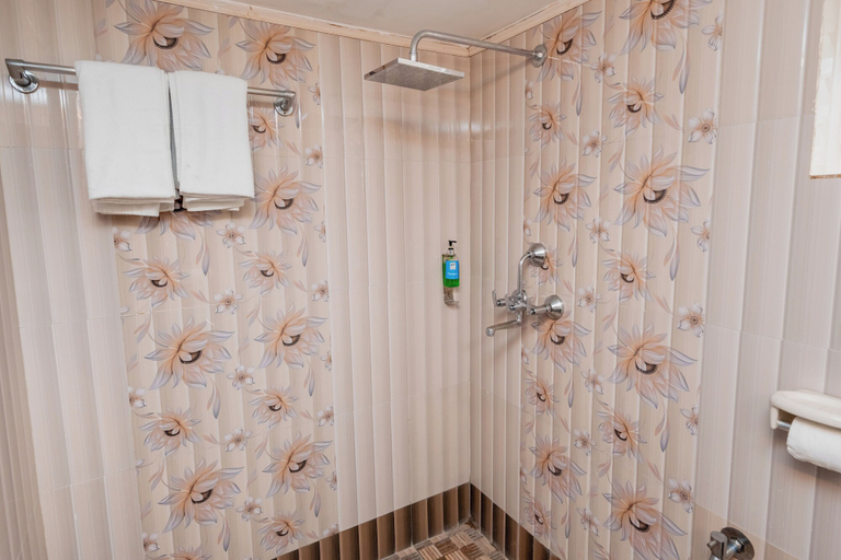 Bathroom 5, Magnum Resorts Candolim, North Goa
