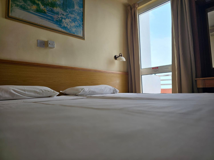 Bedroom 2, Ambassador Hotel, Saint Paul's Bay