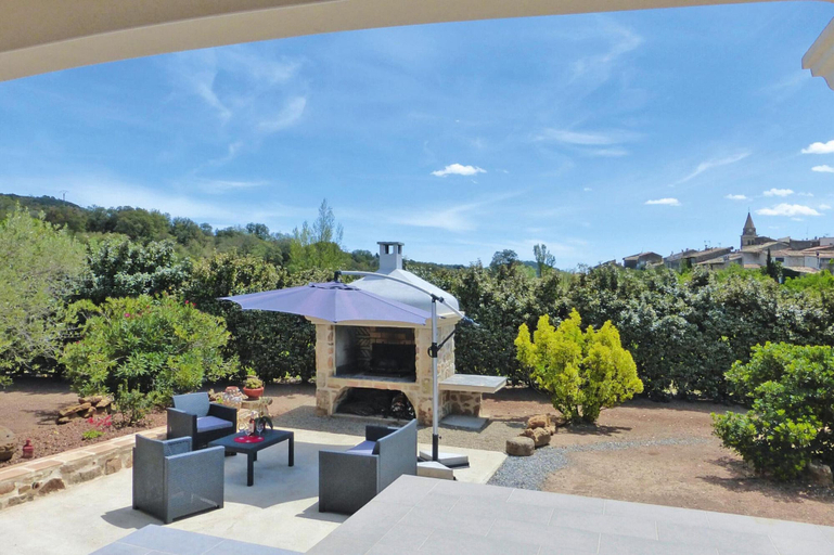 Balcony 2, Holiday Home in Gabian Near Vineyards, Hérault