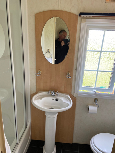 Bathroom, Beautiful 2-bed Chalet in Llanfairpwllgwyngyll, Anglesey