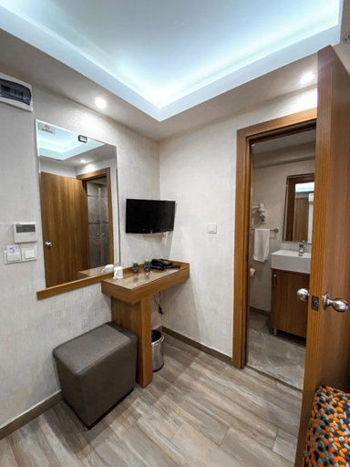 Bathroom 5, B Guest Hotel, Fatih
