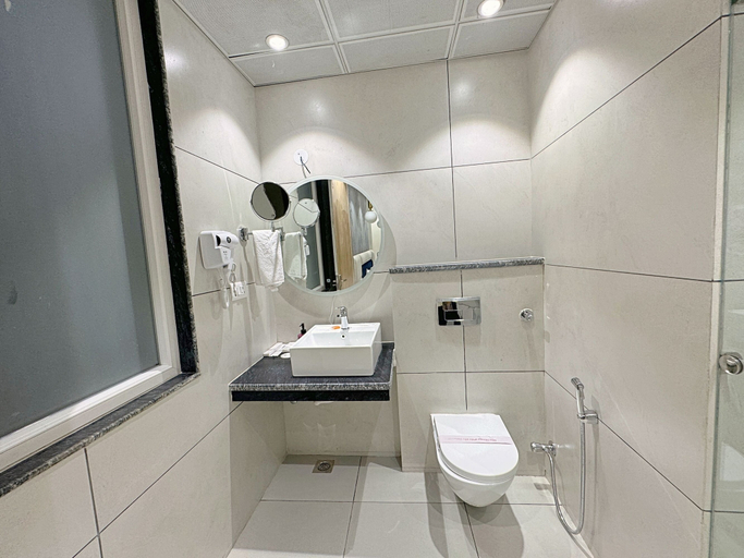 Bathroom 23