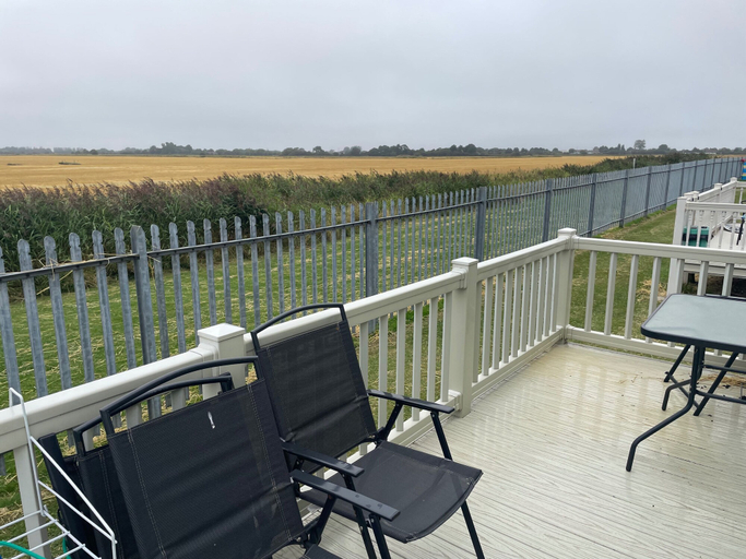 Outdoor dining, 4 Bed Lodge Sleeps 8 - Pets & Wifi Free Parking, Lincolnshire