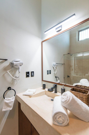 Bathroom 4, Casa Balada Santa Lucia, with Parking by Cercana, Mérida
