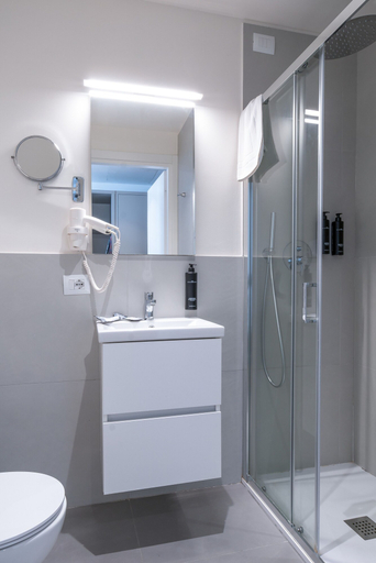 Bathroom 5, S4 Stays, Florence