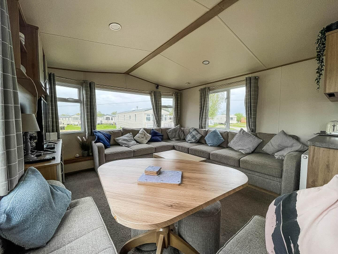 Living area 3, Caravansleeps6-hottub-garden-waterwonderland, Lincolnshire