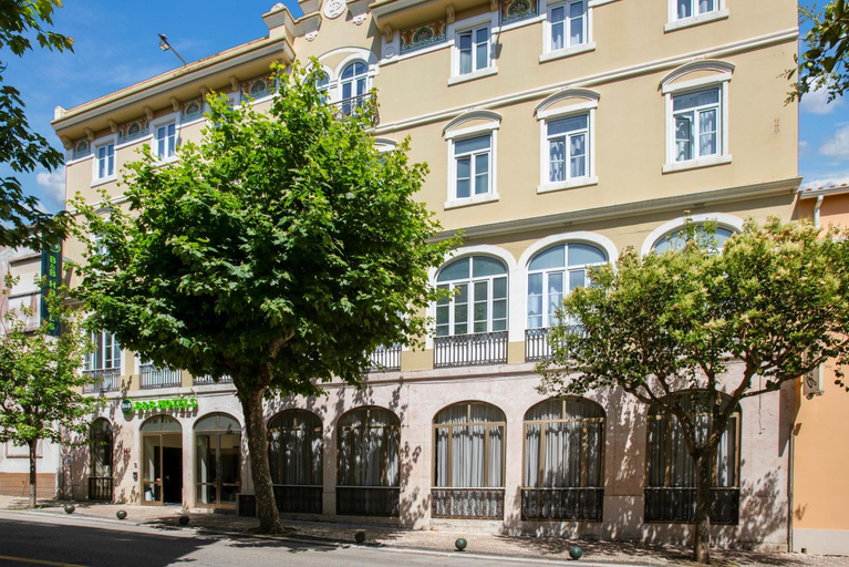 Exterior & Views 24