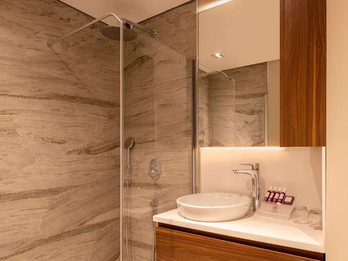 Bathroom 13