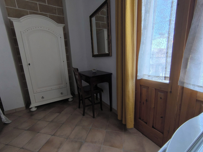 Bedroom 5, Avola Opera House, Syracuse