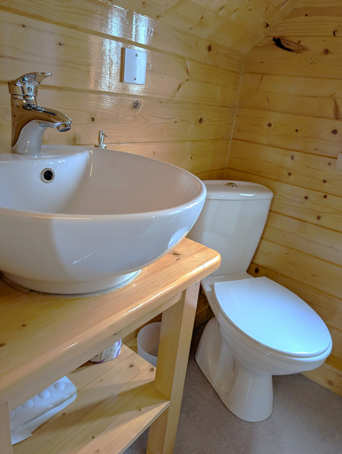 Bathroom 3, Macbeth's Hillock, Highland