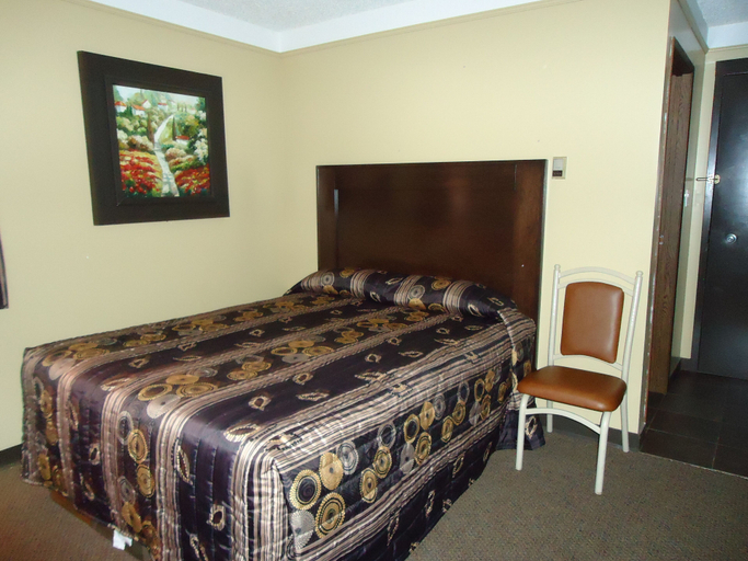 Bedroom 3, River Inn, Division No. 14