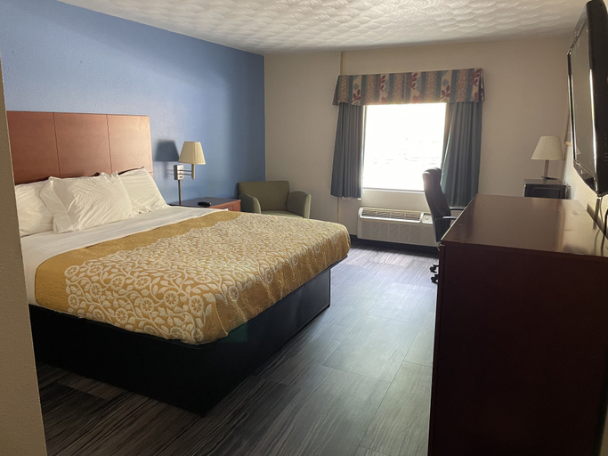 Bedroom 2, The Royal Inn & Suites, Summit