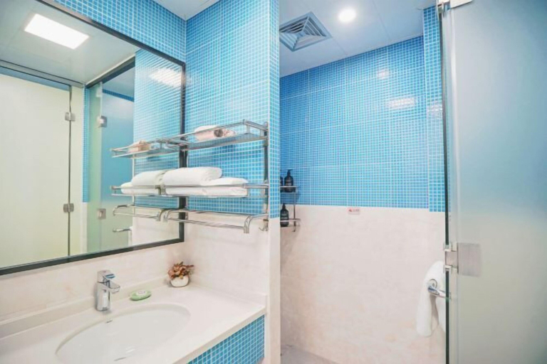 Bathroom 4, Liangfu Inn, Jiaxing