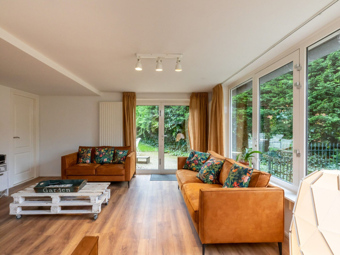 Living area 2, Beautiful Bungalow With Garden, Veere