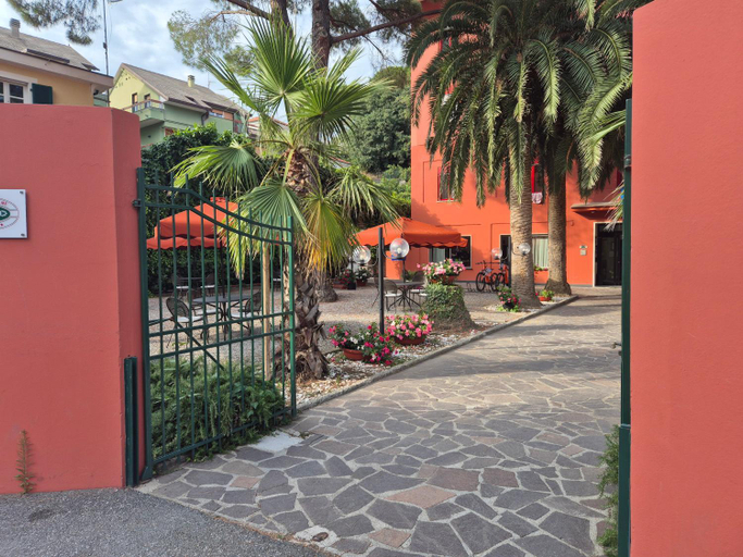 Exterior & Views 1, Palme CloseToGigante Junior Suites, La Spezia