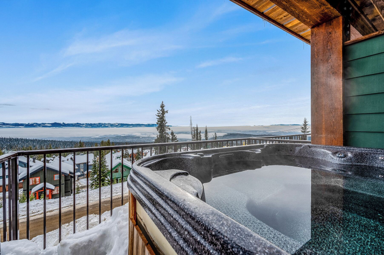Sport & Beauty, Vista at Big White Amazing Location View, Kootenay Boundary