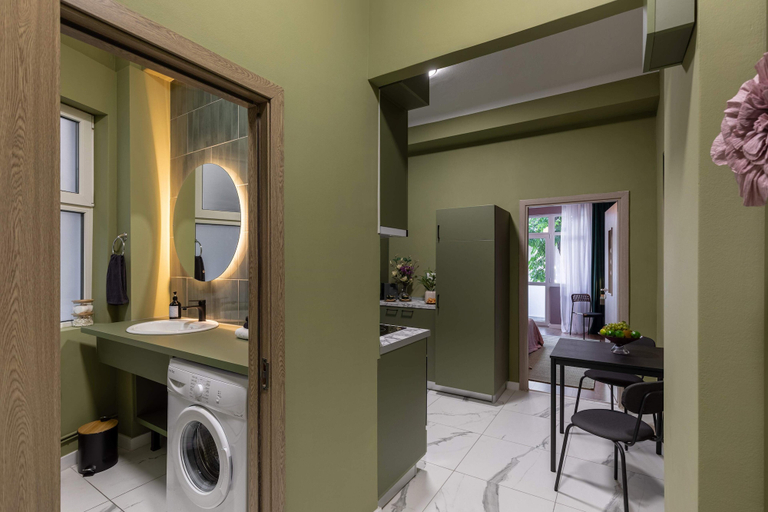 Bathroom 2, Delightful University Square 1BR, Balcony Church Views, Municipiul Bucuresti
