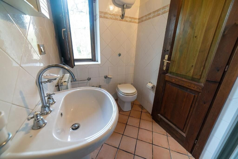 Bathroom 4, Pie' d'Ulivo, Salerno