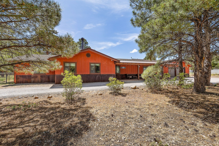 Exterior & Views 2, Spacious Canyon Peak Pine View Home Game Room Hot Tub, Coconino