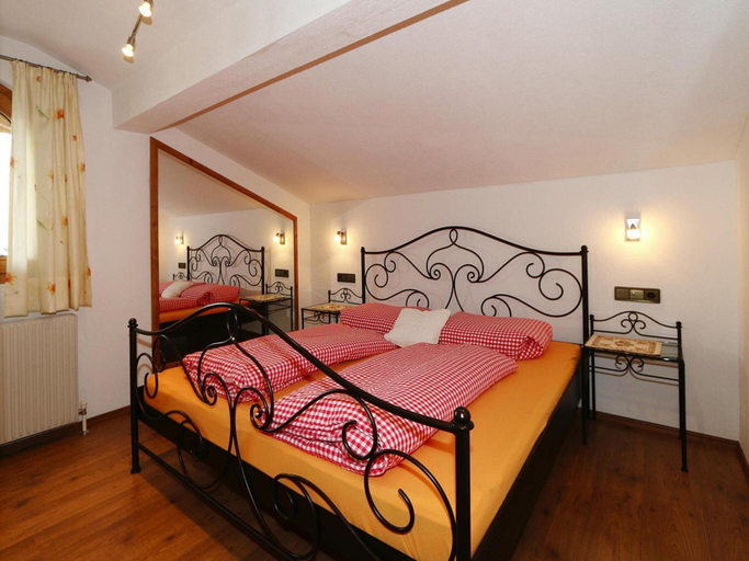 Bedroom 2, Apartment in Zillertal near Horbergbahn, Schwaz