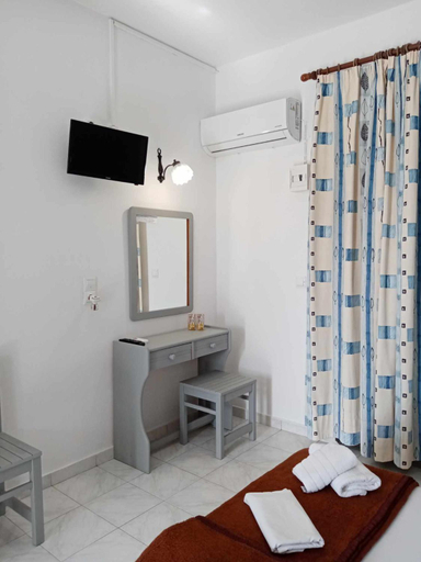 4, Dennis Apartments, Ionian Islands