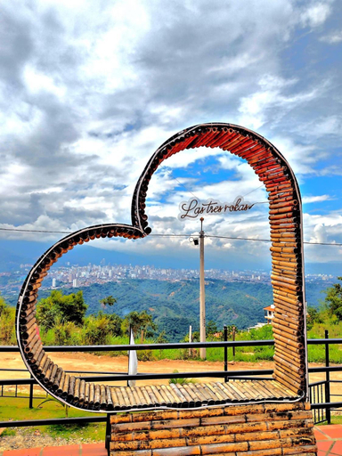 Others 2, Las tres Rokas, Bucaramanga
