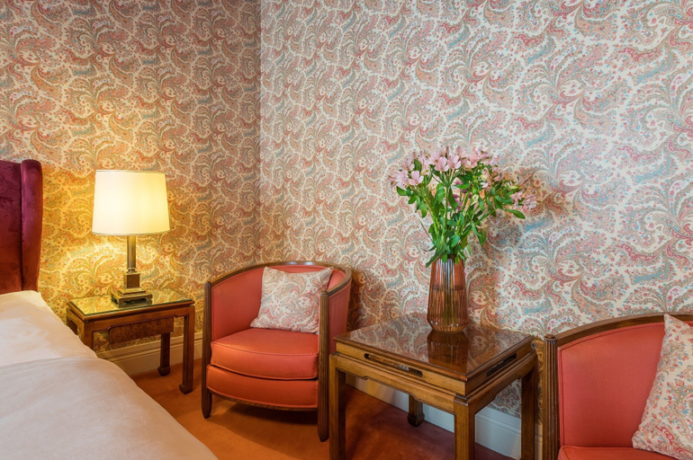 Bedroom 4, Grand Hotel des Templiers, Marne